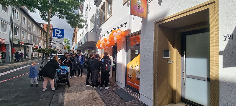 Donut & Bubble Tea Factory Warburg eröffnet in der Innenstadt! Seit dem 16.09.22 sind die süßen Leckereien in der Innenstadt, Hauptstraße 72, erhältlich. Neben Donuts gibt es auch Bubble-Tea und Milch-Shakes