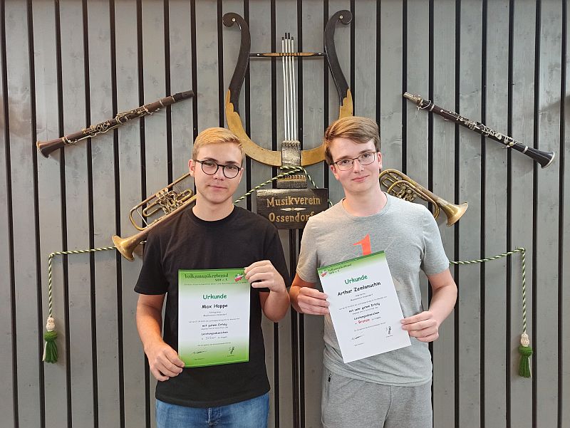 vl: Max Hoppe, Arthur Zemlanuchin
